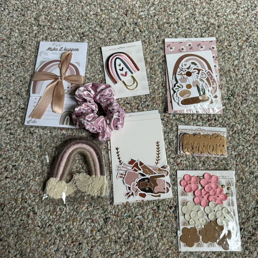 The Planner Society May 2020 Paper Kit NEW Floral Junk Journal Planners - Picture 3 of 7